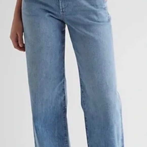NEW Express Women’s High Waisted Medium Wash Wide Leg Jeans - Picture 3 of 7